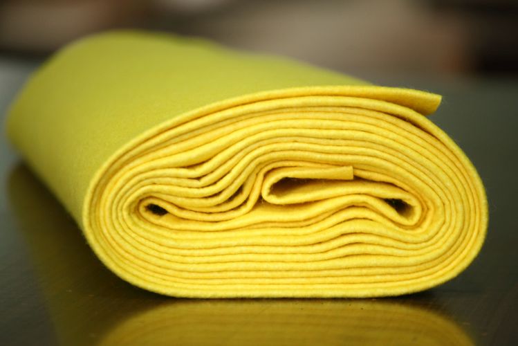 Lemon colored 100%wool felt per meter width: 125 cm, thickness: 1 mm