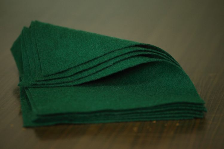 Pine-green colored woolfelt sheet, 100%