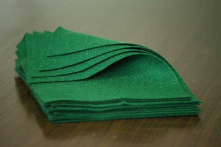 Moss-green colored woolfelt sheet, 100%