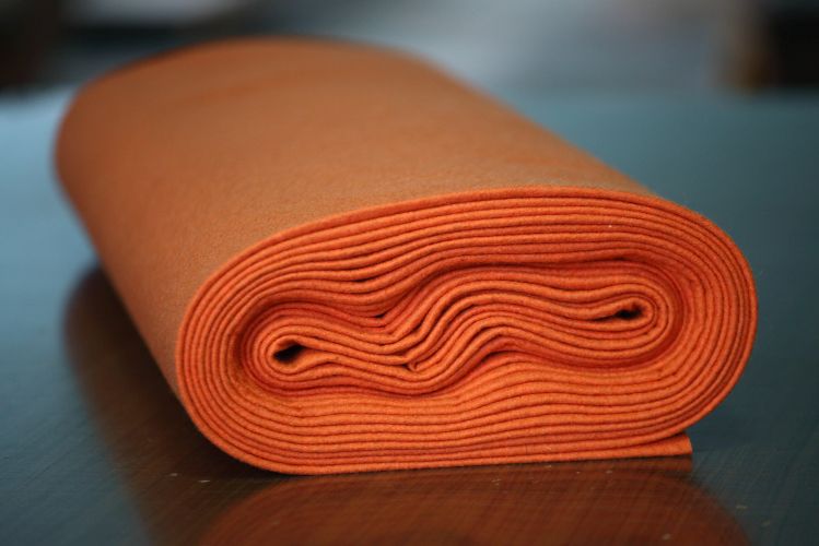Orange colored ZORIN (100%wool) felt per meter (thickness: 2 mm, width: 115 cm)