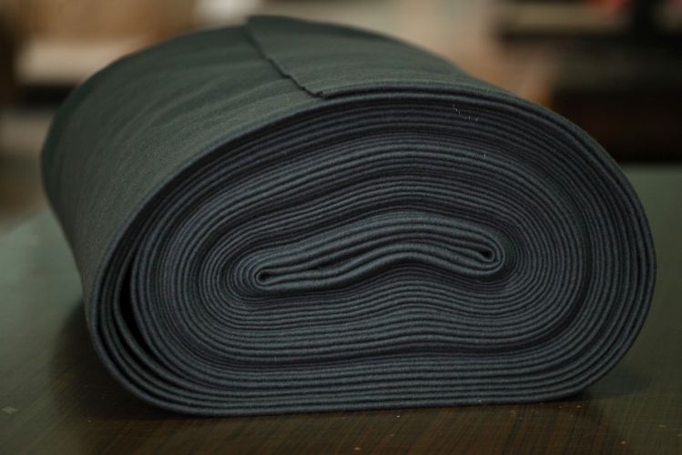 Dunkel Grau Farbe Zorin (100% Wolle, Dicke: 3 mm, Breite: 140 cm)
