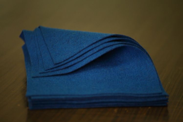 Plum colored woolfelt sheet, 100%