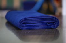 Pflaumenblau 2mm dicker Zorin (100% Wolle, 115cm breit)